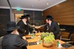 הרב  חיים יחזקאל שטיין אויפן וועג קיין ארץ ישראל אין באגלייטונג פון זיין  אייניקל הנגיד ר' יואל לאנדא הי"ו לקראת היומא דהילולא פון הרה"ק מסאטמאר זי"ע