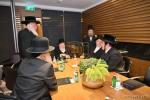 הרב  חיים יחזקאל שטיין אויפן וועג קיין ארץ ישראל אין באגלייטונג פון זיין  אייניקל הנגיד ר' יואל לאנדא הי"ו לקראת היומא דהילולא פון הרה"ק מסאטמאר זי"ע
