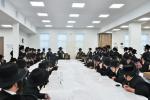 כ"ק אדמו"ר מסאטמאר שליט"א ביי לחיים מיט ישיבה קטנה סניף אהבת התורה וומ"ס 