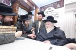 כ"ק גאב"ד ירושלים שליט"א רעדט צו רבני משיב כהלכה דק"ק תולדות אהרן