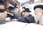 כ"ק גאב"ד ירושלים שליט"א רעדט צו רבני משיב כהלכה דק"ק תולדות אהרן