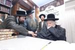 כ"ק גאב"ד ירושלים שליט"א רעדט צו רבני משיב כהלכה דק"ק תולדות אהרן