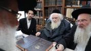 כ"ק גאב"ד ירושלים שליט"א נעמט אויף חבר בד"ץ לשכת הפוסקים הגרי"ש ראזנבאך