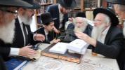 כ"ק גאב"ד ירושלים שליט"א נעמט אויף חבר בד"ץ לשכת הפוסקים הגרי"ש ראזנבאך