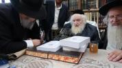 כ"ק גאב"ד ירושלים שליט"א נעמט אויף חבר בד"ץ לשכת הפוסקים הגרי"ש ראזנבאך