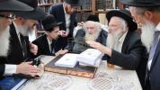 כ"ק גאב"ד ירושלים שליט"א נעמט אויף חבר בד"ץ לשכת הפוסקים הגרי"ש ראזנבאך