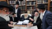 כ"ק גאב"ד ירושלים שליט"א נעמט אויף חבר בד"ץ לשכת הפוסקים הגרי"ש ראזנבאך