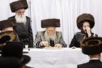 כ"ק אדמו"ר מבאבוב שליט"א ביי מסיבת מלוה מלכה מיט בחורי שיעור ד' און העכער