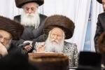כ"ק אדמו"ר מבאבוב שליט"א ביי מסיבת מלוה מלכה מיט בחורי שיעור ד' און העכער