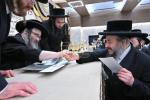 מעמד חלוקת שקל הטהור און קביעות מזוזה פאר נייעם בנין בית חינוך לבנות פון סאטמאר אין ירושלים