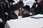 מעמד חלוקת שקל הטהור און קביעות מזוזה פאר נייעם בנין בית חינוך לבנות פון סאטמאר אין ירושלים