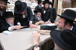 מעמד חלוקת שקל הטהור און קביעות מזוזה פאר נייעם בנין בית חינוך לבנות פון סאטמאר אין ירושלים
