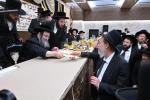 מעמד חלוקת שקל הטהור און קביעות מזוזה פאר נייעם בנין בית חינוך לבנות פון סאטמאר אין ירושלים