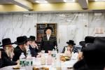 כ"ק אדמו"ר מסאטמאר שליט"א באזוכט אין די קעמפס: בחורים קעמפ, מרת זופניק קעמפ, - קערהאנקסן מחנה א' א'