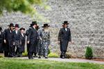 כ"ק אדמו"ר מסאטמאר שליט"א באזוכט אין די קעמפס: בחורים קעמפ, מרת זופניק קעמפ, - קערהאנקסן מחנה א' א'