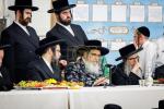 כ"ק אדמו"ר מסאטמאר שליט"א באזוכט אין די קעמפס: בחורים קעמפ, מרת זופניק קעמפ, - קערהאנקסן מחנה א' א'