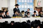 כ"ק אדמו"ר מסאטמאר שליט"א באזוכט אין די קעמפס: בחורים קעמפ, מרת זופניק קעמפ, - קערהאנקסן מחנה א' א'