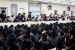 כ"ק אדמו"ר מסאטמאר שליט"א באזוכט אין די קעמפס: בחורים קעמפ, מרת זופניק קעמפ, - קערהאנקסן מחנה א' א'