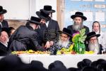 כ"ק אדמו"ר מסאטמאר שליט"א באזוכט אין די קעמפס: בחורים קעמפ, מרת זופניק קעמפ, - קערהאנקסן מחנה א' א'