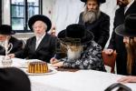 כ"ק אדמו"ר מסאטמאר שליט"א באזוכט אין די קעמפס: בחורים קעמפ, מרת זופניק קעמפ, - קערהאנקסן מחנה א' א'