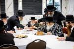 כ"ק אדמו"ר מסאטמאר שליט"א באזוכט אין די קעמפס: בחורים קעמפ, מרת זופניק קעמפ, - קערהאנקסן מחנה א' א'