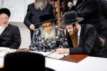 כ"ק אדמו"ר מסאטמאר שליט"א באזוכט אין די קעמפס: בחורים קעמפ, מרת זופניק קעמפ, - קערהאנקסן מחנה א' א'
