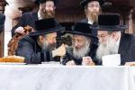 כ"ק אדמו"ר מבאבוב - 45 שליט"א באזוכט ביי תלמידי כיתה מכינה לישיבה אין מחנה כיתה מכינה לישיבה ד'באבוב - 45‎