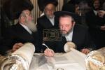 הכנסת ספר תורה צום תלמוד תורה יטב לב דסאטמאר אין ירושלים נדבת הרה"ח הישיש ר' יחזקאל שטיין שליט"א משב"ק אצל מרן רביה"ק מסאטמאר זי"ע לע"נ מרן רביה"ק מסאטמאר זי"ע
