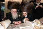 הכנסת ספר תורה צום תלמוד תורה יטב לב דסאטמאר אין ירושלים נדבת הרה"ח הישיש ר' יחזקאל שטיין שליט"א משב"ק אצל מרן רביה"ק מסאטמאר זי"ע לע"נ מרן רביה"ק מסאטמאר זי"ע