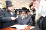 הכנסת ספר תורה צום תלמוד תורה יטב לב דסאטמאר אין ירושלים נדבת הרה"ח הישיש ר' יחזקאל שטיין שליט"א משב"ק אצל מרן רביה"ק מסאטמאר זי"ע לע"נ מרן רביה"ק מסאטמאר זי"ע