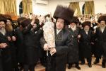 הכנסת ספר תורה צום תלמוד תורה יטב לב דסאטמאר אין ירושלים נדבת הרה"ח הישיש ר' יחזקאל שטיין שליט"א משב"ק אצל מרן רביה"ק מסאטמאר זי"ע לע"נ מרן רביה"ק מסאטמאר זי"ע