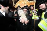 הכנסת ספר תורה צום תלמוד תורה יטב לב דסאטמאר אין ירושלים נדבת הרה"ח הישיש ר' יחזקאל שטיין שליט"א משב"ק אצל מרן רביה"ק מסאטמאר זי"ע לע"נ מרן רביה"ק מסאטמאר זי"ע