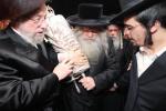 הכנסת ספר תורה צום תלמוד תורה יטב לב דסאטמאר אין ירושלים נדבת הרה"ח הישיש ר' יחזקאל שטיין שליט"א משב"ק אצל מרן רביה"ק מסאטמאר זי"ע לע"נ מרן רביה"ק מסאטמאר זי"ע