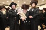 הכנסת ספר תורה צום תלמוד תורה יטב לב דסאטמאר אין ירושלים נדבת הרה"ח הישיש ר' יחזקאל שטיין שליט"א משב"ק אצל מרן רביה"ק מסאטמאר זי"ע לע"נ מרן רביה"ק מסאטמאר זי"ע
