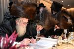 הכנסת ספר תורה צום תלמוד תורה יטב לב דסאטמאר אין ירושלים נדבת הרה"ח הישיש ר' יחזקאל שטיין שליט"א משב"ק אצל מרן רביה"ק מסאטמאר זי"ע לע"נ מרן רביה"ק מסאטמאר זי"ע