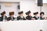 כ"ק אדמו"ר מצאנז שליט"א האט פאריגע ליל שישי פאר א בר מצוה פון א אייניקל גערופן א אסיפה פון רבני הקהילה איבער כשרות התפלין