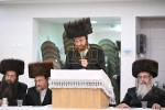 כ"ק אדמו"ר מצאנז שליט"א האט פאריגע ליל שישי פאר א בר מצוה פון א אייניקל גערופן א אסיפה פון רבני הקהילה איבער כשרות התפלין