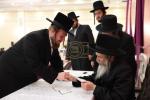 בילדער פונעם "סעודת הילולא רבתי" אינאיינעם מיט'ן מעמד "הננו" לטובת המוסדות בראשות כ"ק גאב"ד סאטמאר מאנסי שליט"א