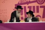 בילדער פונעם "סעודת הילולא רבתי" אינאיינעם מיט'ן מעמד "הננו" לטובת המוסדות בראשות כ"ק גאב"ד סאטמאר מאנסי שליט"א