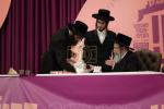 בילדער פונעם "סעודת הילולא רבתי" אינאיינעם מיט'ן מעמד "הננו" לטובת המוסדות בראשות כ"ק גאב"ד סאטמאר מאנסי שליט"א