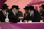 בילדער פונעם "סעודת הילולא רבתי" אינאיינעם מיט'ן מעמד "הננו" לטובת המוסדות בראשות כ"ק גאב"ד סאטמאר מאנסי שליט"א