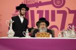 בילדער פונעם "סעודת הילולא רבתי" אינאיינעם מיט'ן מעמד "הננו" לטובת המוסדות בראשות כ"ק גאב"ד סאטמאר מאנסי שליט"א