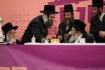 בילדער פונעם "סעודת הילולא רבתי" אינאיינעם מיט'ן מעמד "הננו" לטובת המוסדות בראשות כ"ק גאב"ד סאטמאר מאנסי שליט"א