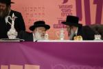 בילדער פונעם "סעודת הילולא רבתי" אינאיינעם מיט'ן מעמד "הננו" לטובת המוסדות בראשות כ"ק גאב"ד סאטמאר מאנסי שליט"א