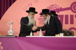 בילדער פונעם "סעודת הילולא רבתי" אינאיינעם מיט'ן מעמד "הננו" לטובת המוסדות בראשות כ"ק גאב"ד סאטמאר מאנסי שליט"א