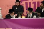 בילדער פונעם "סעודת הילולא רבתי" אינאיינעם מיט'ן מעמד "הננו" לטובת המוסדות בראשות כ"ק גאב"ד סאטמאר מאנסי שליט"א