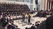 Main image for ווידיאוס: הכנסת ס"ת בחצר הקודש סקווירא אין נייעם שטעטל אין סוואן לעיק