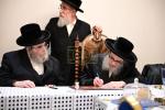 ועידת היסוד פונעם "קרן עמודי התורה" דורך די צענטראלע פאפא כולל בבית הנגיד החסיד ר' יוסף יחיאל גאלדבערגער