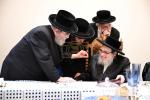 ועידת היסוד פונעם "קרן עמודי התורה" דורך די צענטראלע פאפא כולל בבית הנגיד החסיד ר' יוסף יחיאל גאלדבערגער
