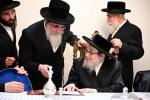 ועידת היסוד פונעם "קרן עמודי התורה" דורך די צענטראלע פאפא כולל בבית הנגיד החסיד ר' יוסף יחיאל גאלדבערגער